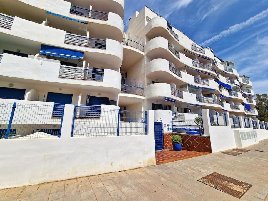 Acogedor Piso Con Terraza Y Parking! Apartment Беналмадена Екстериор снимка