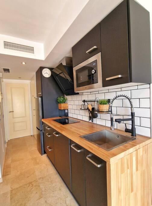 Acogedor Piso Con Terraza Y Parking! Apartment Беналмадена Екстериор снимка